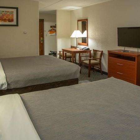 Quality Inn Stadium Area Грин Бэй Экстерьер фото