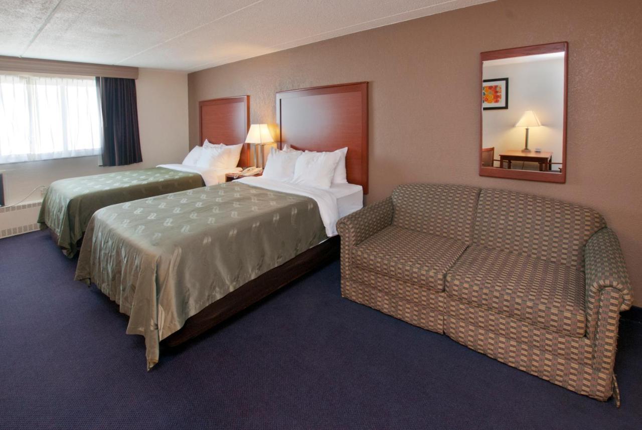 Quality Inn Stadium Area Грин Бэй Экстерьер фото