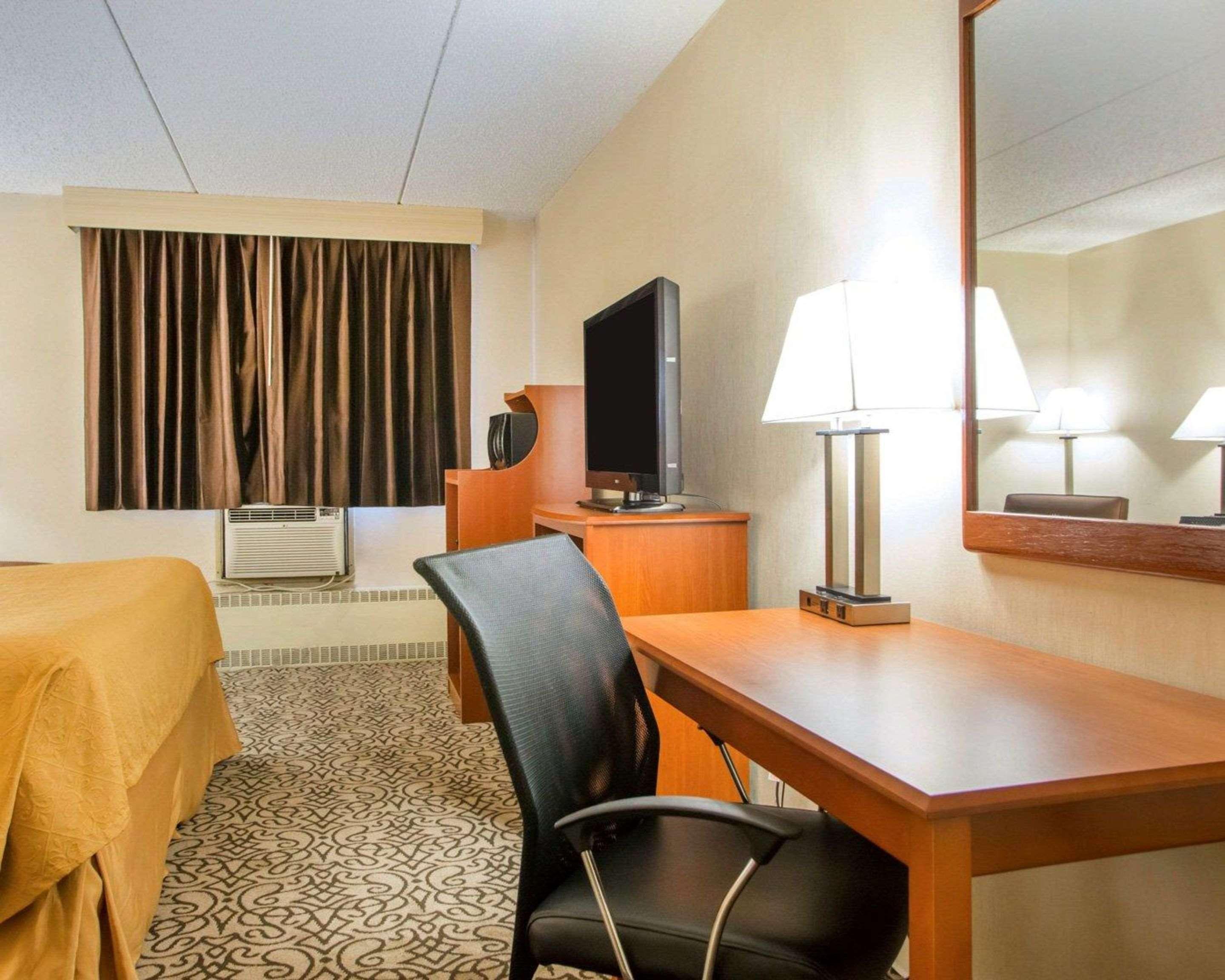 Quality Inn Stadium Area Грин Бэй Экстерьер фото