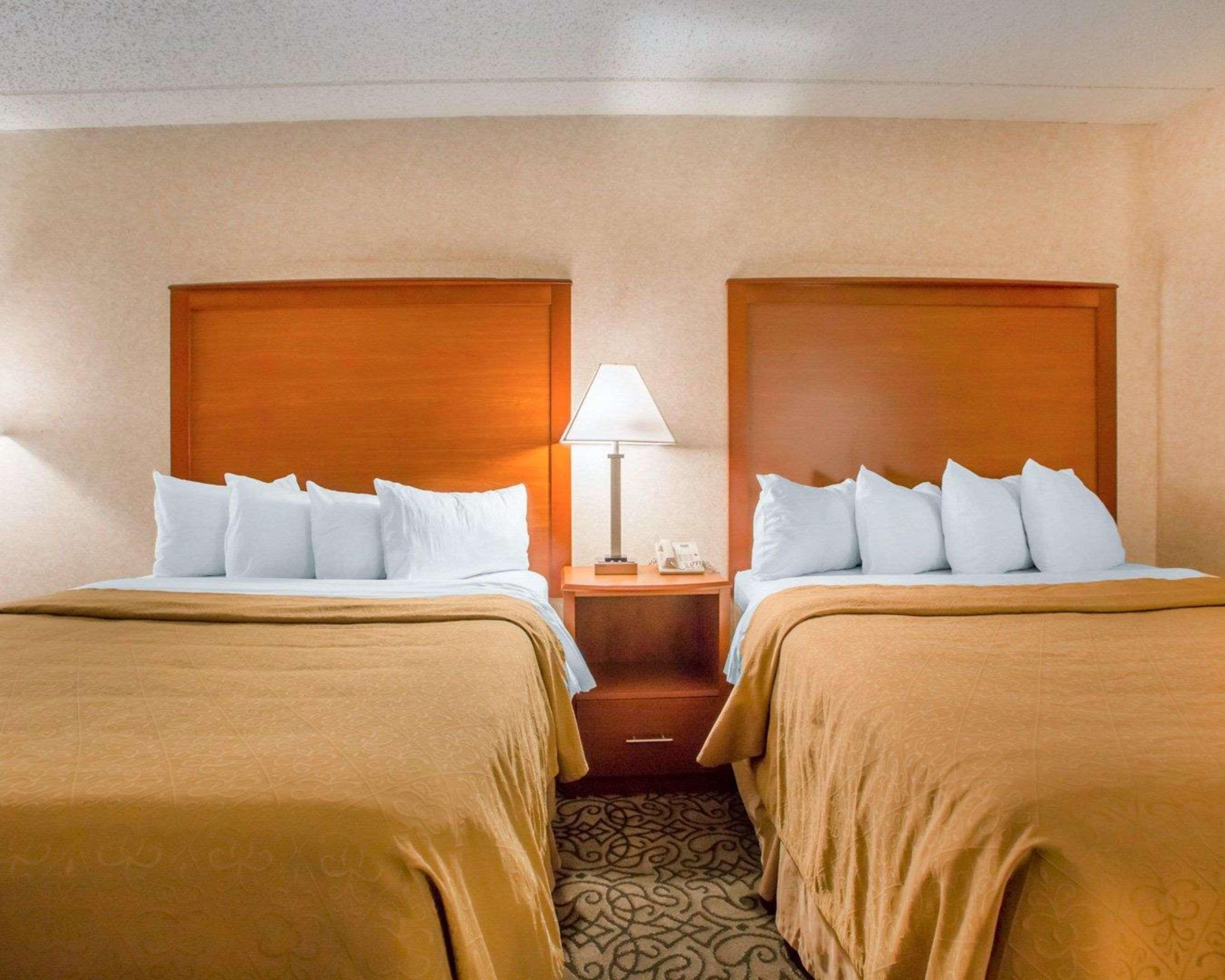 Quality Inn Stadium Area Грин Бэй Экстерьер фото