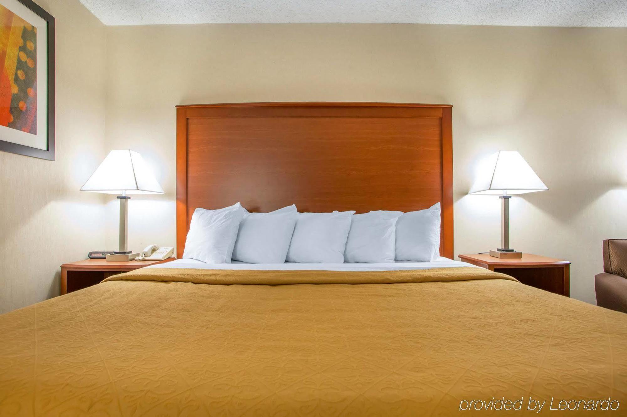 Quality Inn Stadium Area Грин Бэй Экстерьер фото