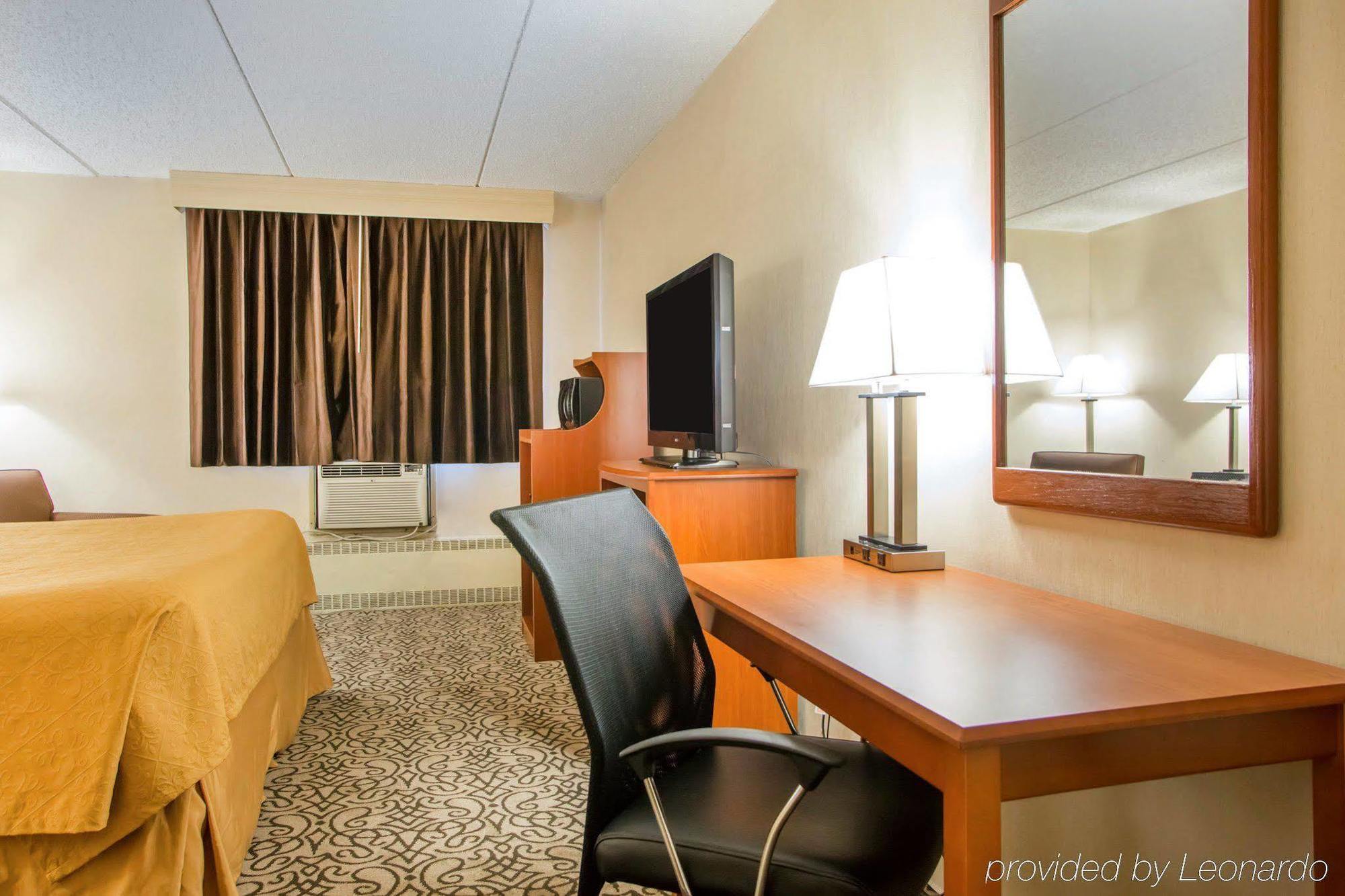 Quality Inn Stadium Area Грин Бэй Экстерьер фото