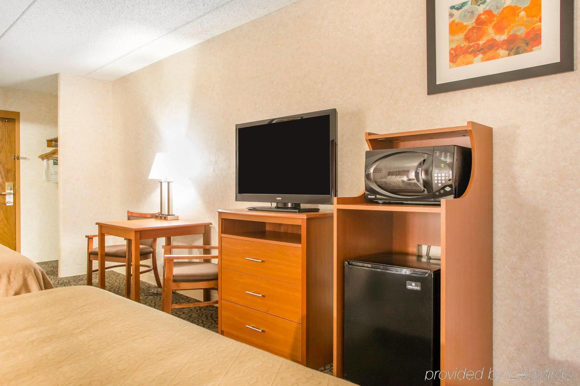 Quality Inn Stadium Area Грин Бэй Экстерьер фото